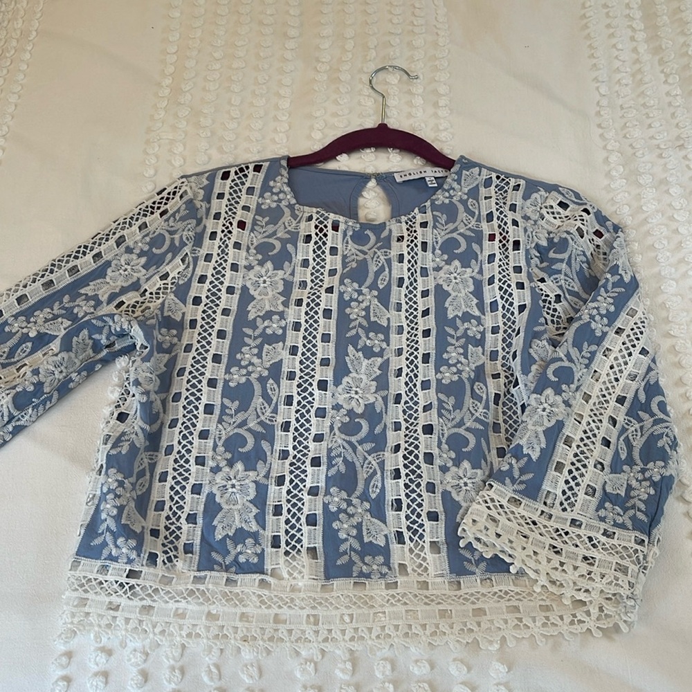 Super cute blue and white top
